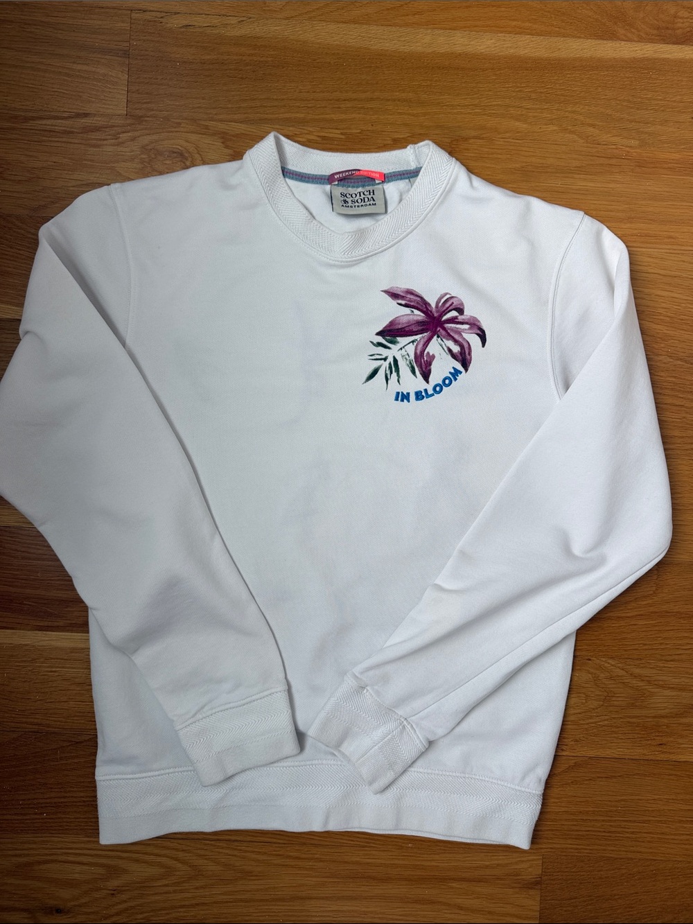 Scotch & Soda White Crewneck with Embroidered Floral Graphic